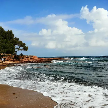 Agreable 4 Min A Pied Plages Et Criques Boulouris